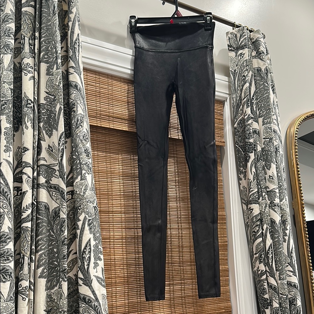 SPANX Faux Leather Shiny Leggings-Sz Small